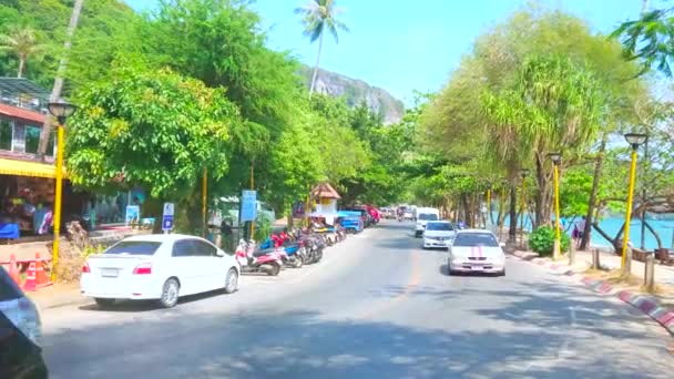 Nang Thailandia Aprile 2019 Strada Trafficata Lungo Spiaggia Con Auto — Video Stock