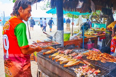 Khai Nok adasında lezzetli deniz ürünleri, Phuket, Tayland