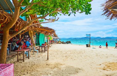 Khai Nai adası beach café gölgesinde, Phuket, Tayland