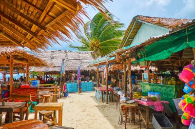 Khai Nai adasındaki plaj barını seçin, Phuket, Tayland 