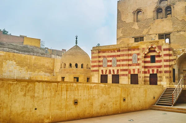 Bevarade delar av Amir Khayrbak funerary Complex, Kairo, Egypten — Stockfoto