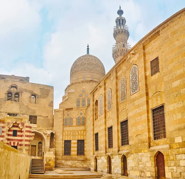 Мечеть и резиденция погребального комплекса "Амир Хайрбак", Каир — стоковое фото