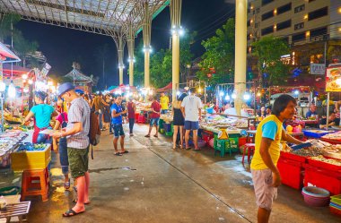 Banzaan Gece Pazarı'nın ara yolu, Patong, Phuket, Tayland