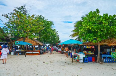 Khai Nok adasında gıda pazarı, Phuket, Tayland