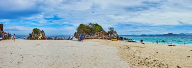 Kayalar ile Panorama, Khai Nok adası, Phuket, Tayland