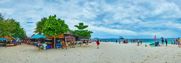 Panorama van het strand in Khai Nok Island, Phuket, Thailand — Stockfoto