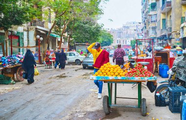 Sokak boyunca pazar arabaları, Kahire, Mısır