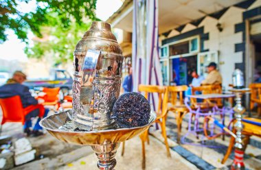 Açık çay evinde nargile, Kahire, Mısır 
