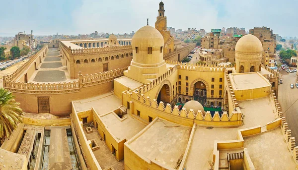 Vista superior de Amir Sarghatmish y la mezquita Ibn Tulun, El Cairo, Egipto — Foto de Stock