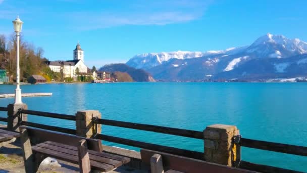 Profitez Promenade Long Remblai Lac Wolfgangsee Avec Des Bancs Des — Video