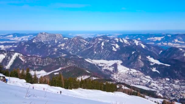 圣吉尔登 奥地利 2019年2月23日 从茨沃尔弗霍恩山峰 著名的滑雪胜地 2月23日在圣吉尔登的优越的萨尔茨卡默古特景观全景 — 图库视频影像