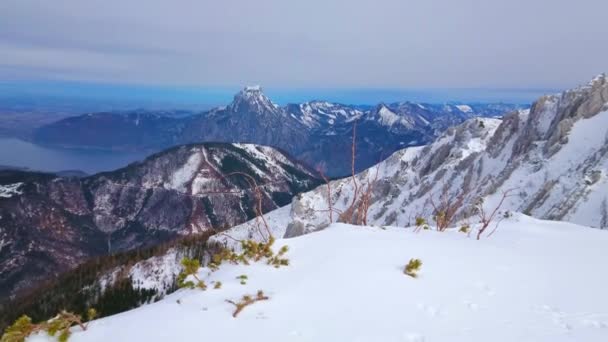 从欧罗巴克鲁兹的视角欣赏 费尔科格尔滑雪胜地的热门旅游景点 观察特拉恩湖 朗巴塞湖和阿特尔湖 被奥地利达赫施泰因阿尔卑斯山环绕 — 图库视频影像