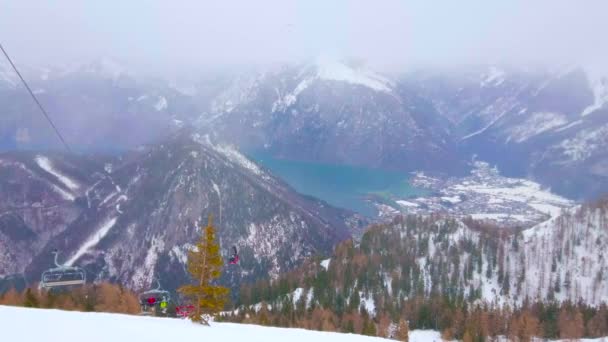 Ebensee Áustria Fevereiro 2019 Queda Neve Acima Nebuloso Lago Vale — Vídeo de Stock