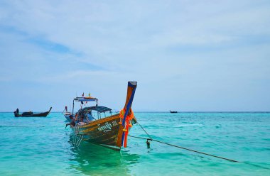 Demirli uzun kuyruklu tekne, Ko Mai Phai (Bambu Adası), Ao Nang, 