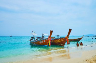 Longtail tekneler, Bambu Adası, Ao Nang ile Andaman deniz manzarası