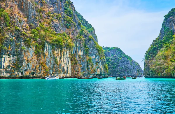 De reis langs de Pileh Bay, Phi Phi Leh Island, Krabi, Thailan — Stockfoto