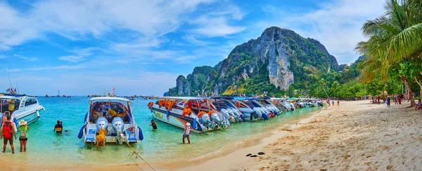 Панорама пляжу острова Пхі-Пхі, Крабі, Таїланд — стокове фото