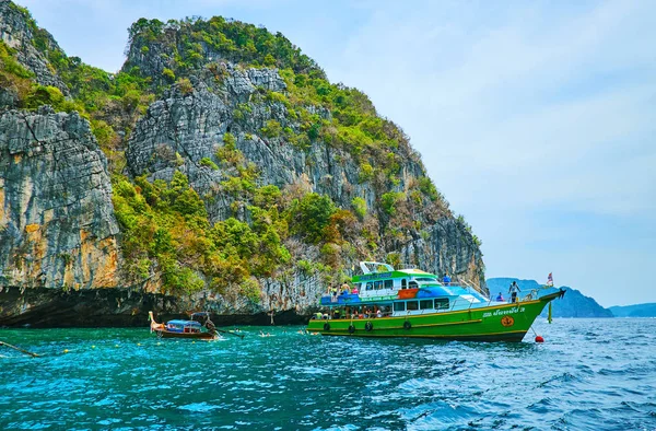 The cliffs of Phi Phi Leh Island, Krabi, Thailand — Stock Photo, Image