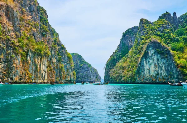 Lagune te midden van de kliffen, Phi Phi Leh Island, Krabi, Thailand — Stockfoto