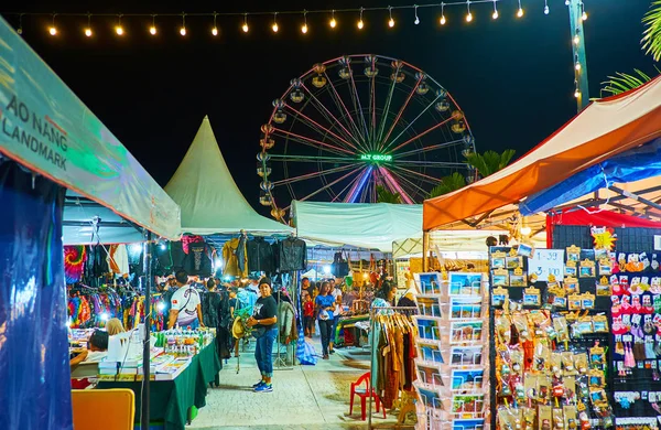 Mercado noturno de Ao Nang, Krabi, Tailândia — Fotografia de Stock