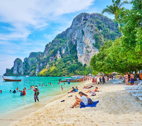 Het toeristische paradijs op Phi Phi Don Island, Krabi, Thailand — Stockfoto