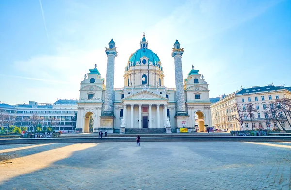 Den stiliga katolska Karlskirche kyrkan i Wien, Österrike — Stockfoto