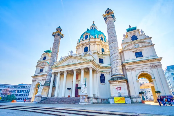 The Karlskirche church with two columns, Vienna, Austria — Stock Photo, Image