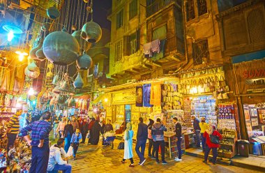 Souk Khan El Khalili, Kahire, Mısır'da hediyelik eşya seçin