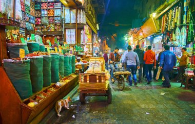 Khan El Khalili Bazaar'da akşam sahnesi, Kahire, Mısır 