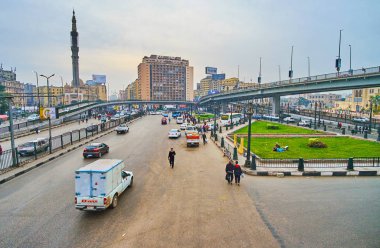 Ramses Square, Kahire, Mısır trafiğini izleyin