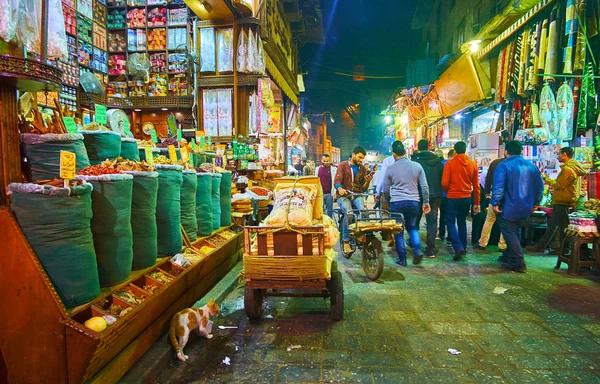 Scena wieczorna w Khan El Khalili Bazaar, Kair, Egipt — Zdjęcie stockowe