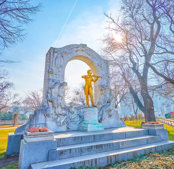 Estatua de Golden Strauss en Viena, Austria — Foto de Stock