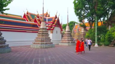 Bangkok, Tayland - 22 Nisan 2019: Phra Chedi Rai stupas (chedis), Wat Pho kompleksinde bulunan Kraliyet aile üyelerinin külleri içeren hattı, Bangkok 22 Nisan 