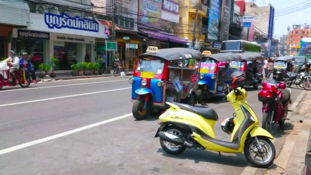 Bangkok Tailandia Abril 2019 Lento Tráfico Largo Carretera Charkrapong Con — Vídeo de stock