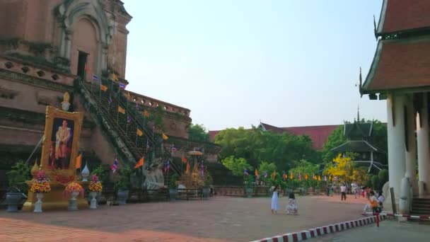 Chiang Mai Thailand Maj 2019 Folk Går Runt Tegel Ruinerna — Stockvideo