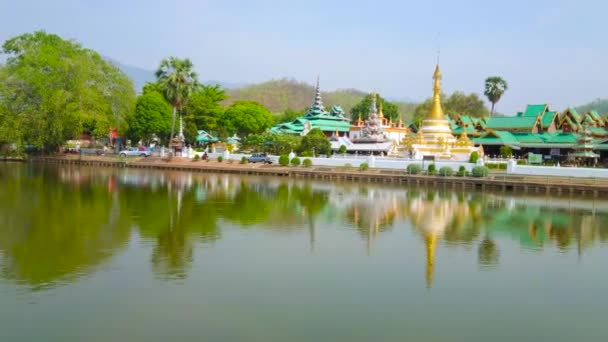 Pintoresco Panorama Del Lago Nong Kham Bordeado Exuberante Vegetación Del — Vídeos de Stock