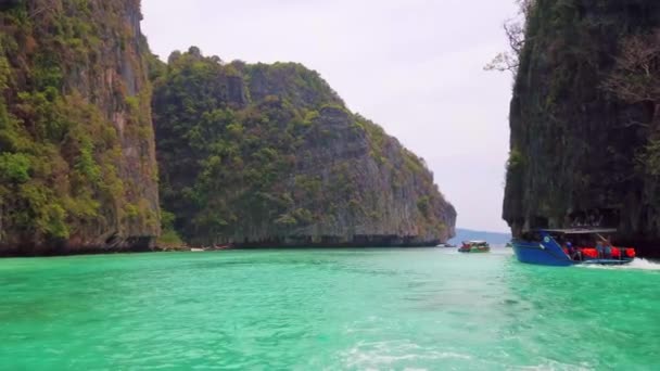 Phiphi Leh Thailand Abril 2019 Águas Esmeraldas Claras Lagoa Baía — Vídeo de Stock