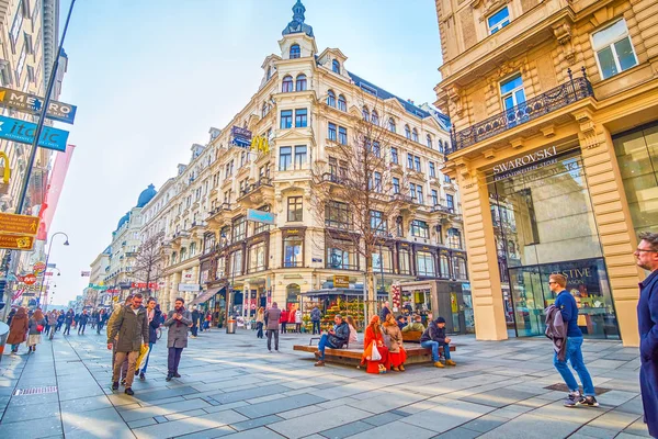 The popular Karntner Strasse with numerous boutiques, Vienna, Au — Stock Photo, Image