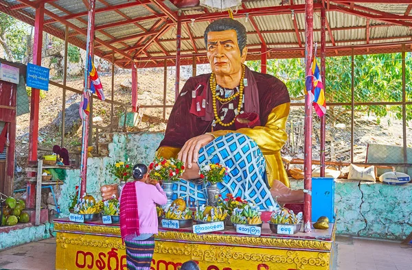 神社のナット像, ポパ, ミャンマー — ストック写真