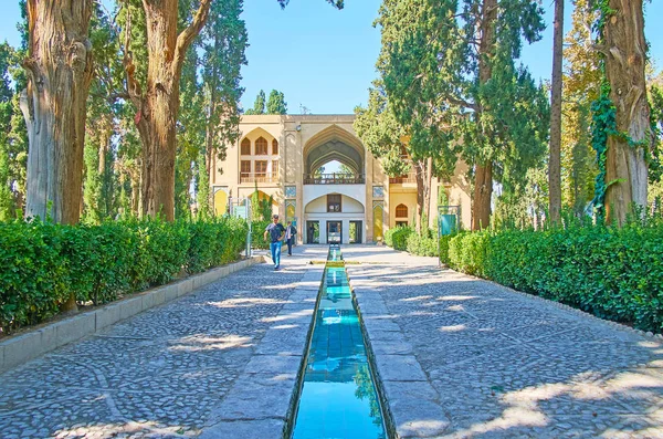 Στενή ροή νερού στο fin Garden, Kashan, Ιράν — Φωτογραφία Αρχείου