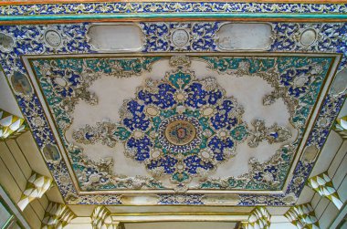 Borujerdi Tarihi Evi salonunda tavan, Keşan, İran