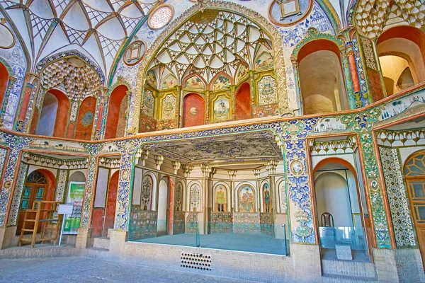보루제르디 히스토릭 하우스 홀, 카샨, 이란 — 스톡 사진