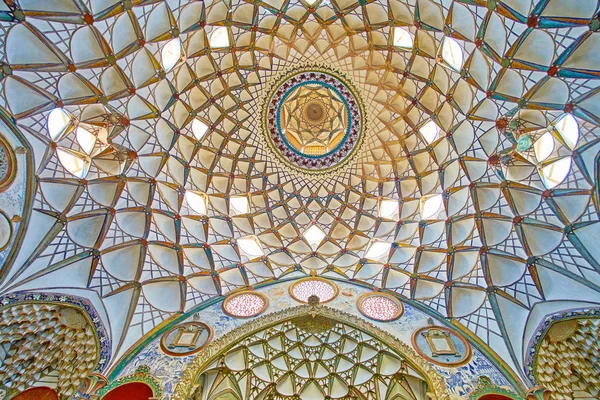 De koepel van Borujerdi Historical House, Kashan, Iran — Stockfoto