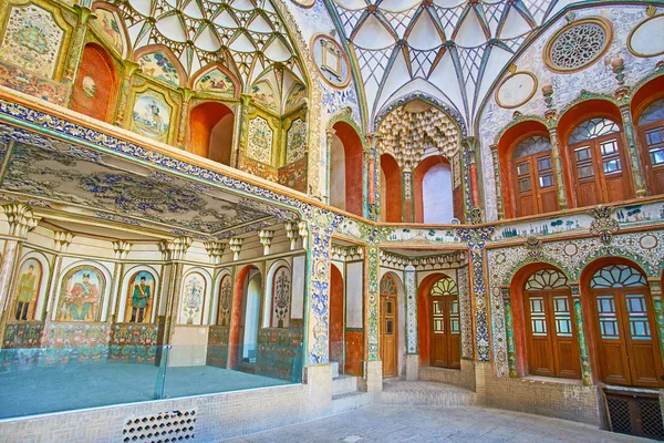 Borujerdi történelmi ház nagytermében, Kashan, Irán — Stock Fotó