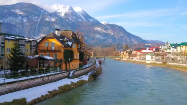 Bad Ischl Verfügt Über Zahlreiche Erhaltene Historische Stadthäuser Und Villen — Stockvideo