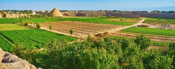 A FAM Land közepette a város, Kashan, Irán — Stock Fotó