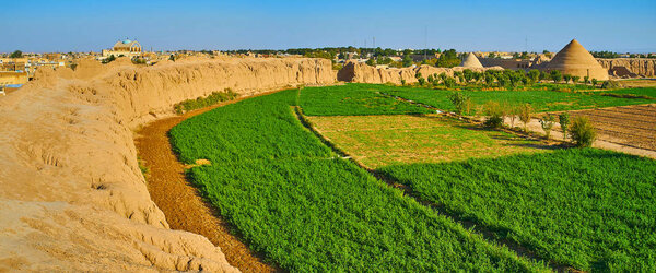 Исследуйте крепости и сельхозугодия Галех Джалали, Кашан, Иран
