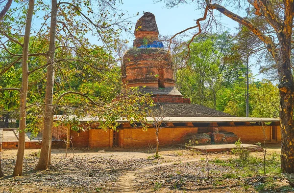 Rozvaliny Aji a Anauk Petleik Pagodas, Bagan, Myanmaru — Stock fotografie