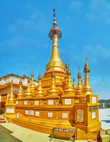 Золота пагода пога Таун Калат монастиря, М'янма — стокове фото
