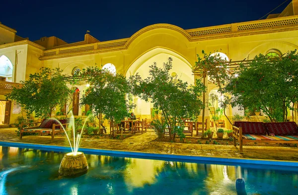 La fontaine de la maison historique Ehsan, Kashan, Iran — Photo